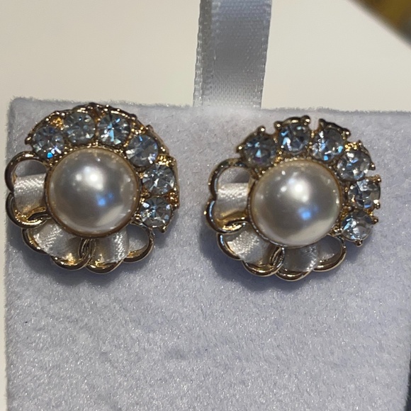 Pearl earring - Picture 1 of 3